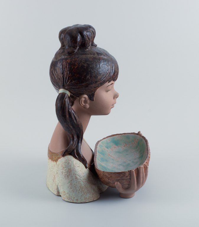 Lladro, Spain. Very large two piece figurine in glazed ceramic. - 9