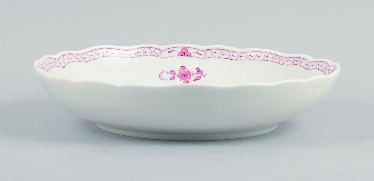 Meissen, Germany, Pink Indian, large round bowl. - 2