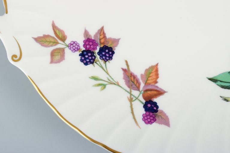 Royal Worcester Fine Porcelain, handled cake plate with motifs of apples and berries. - 4