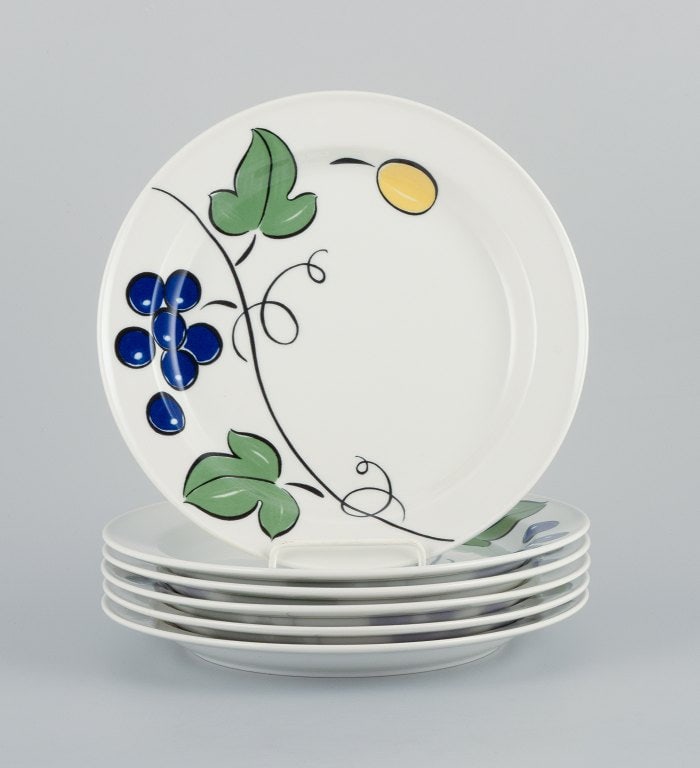 Jackie Lynd for Rörstrand, a set of six "Pomona" porcelain plates.: Jackie Lynd for Rörstrand, a set of six "Pomona" porcelain plates. Approx. 1970s. Marked. In perfect condition. First factory quality. Dimensions: D 24.0 cm. Reserve: $336.00 Shipping: Domestic: 