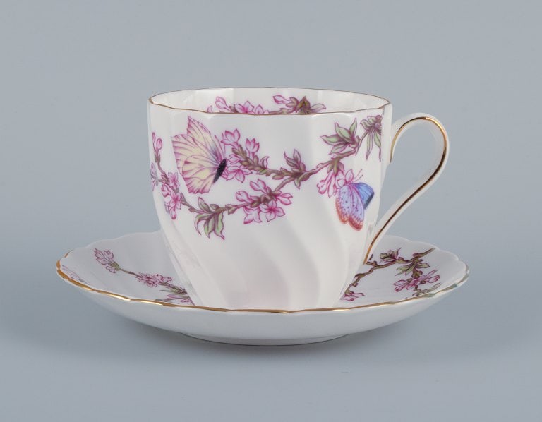 Tuscan, England, Bone China. Two pairs of large coffee cups, a plate and a small bowl decorated with - 4