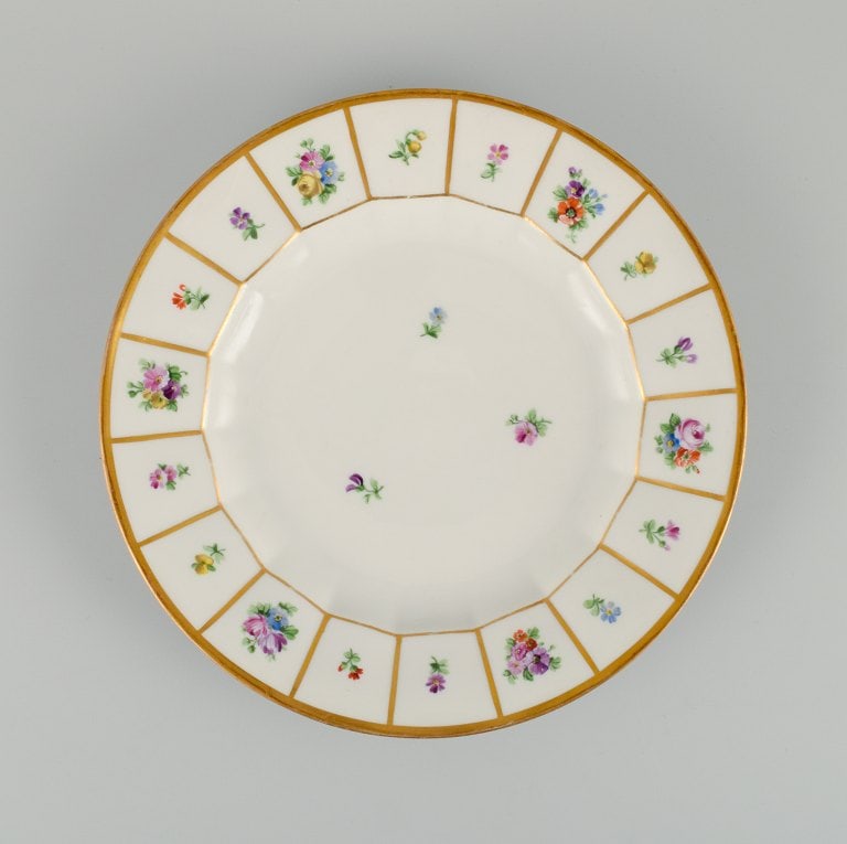 Royal Copenhagen Henriette. Five dinner plates. - 4