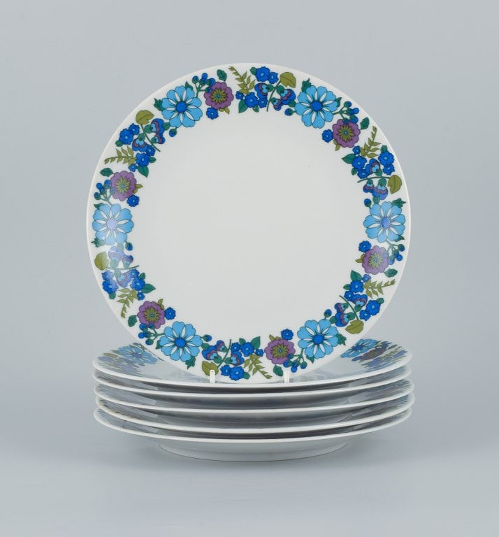 Paar, Bavaria, Jaeger & Co, Germany. A set of six retro dinner plates in porcelain with a floral (1 of 6)