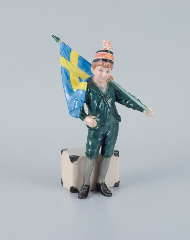 Carl Larsson Pontus for Royal Copenhagen, hand-painted porcelain figure in overglaze, Swedish - 3