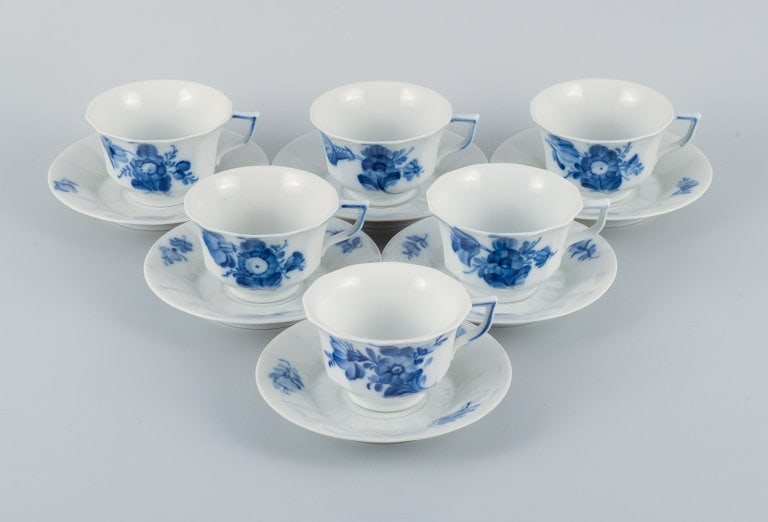 Royal Copenhagen, blue flower angular, six coffee cups with six saucers.: Royal Copenhagen, blue flower angular, six coffee cups with six saucers. Model no. 10/8608. 1985-1991. In perfect condition. First factory quality. Dimensions: coffee cups: D 8.5 x H 5.5 cm. Reserve: