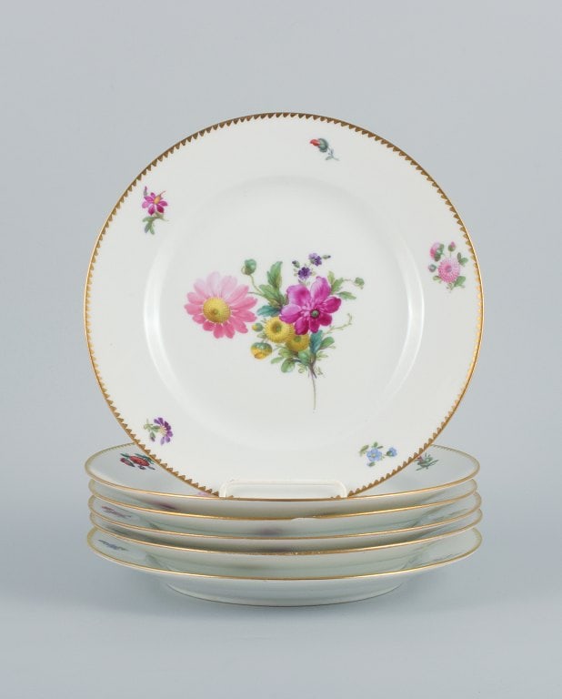 B&G, Bing & Grondahl Saxon flower. Six dinner plates decorated with flowers and gold rim. (1 of 9)