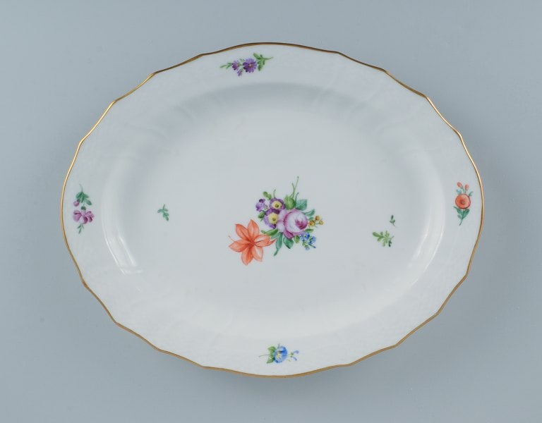 Royal Copenhagen Light Saxon Flower, oval serving dish. - 3