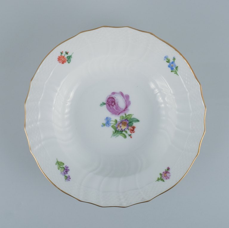 Royal Copenhagen Light Saxon Flower. Three deep plates in hand-painted porcelain. - 4