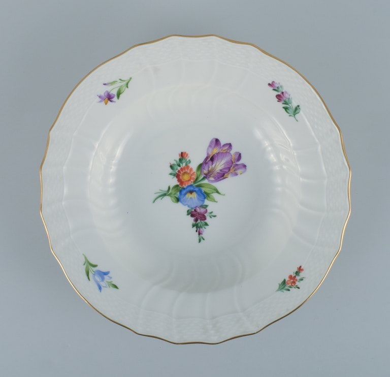 Royal Copenhagen Light Saxon Flower. Three deep plates in hand-painted porcelain. - 5