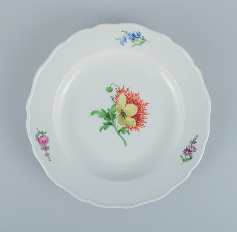 Meissen, Germany. Five porcelain dinner plates decorated with flowers. - 5
