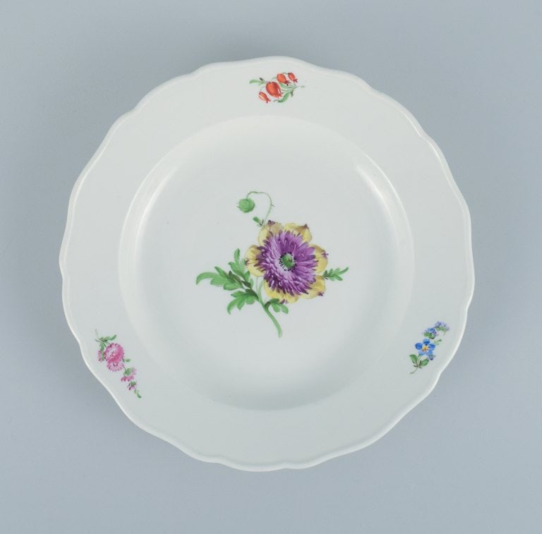 Meissen, Germany. Five porcelain dinner plates decorated with flowers. - 7