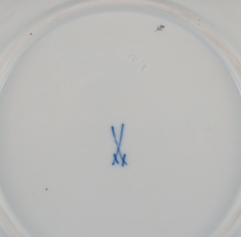 Meissen, Germany. Five porcelain dinner plates decorated with flowers. - 8