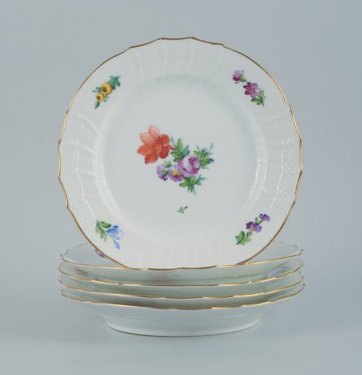 Royal Copenhagen, Light Saxon Flower, five lunch plates. - 2