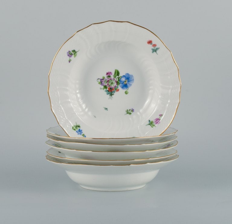 Royal Copenhagen Saxon Flower. Six deep plates in hand-painted porcelain with flowers and gold - 2