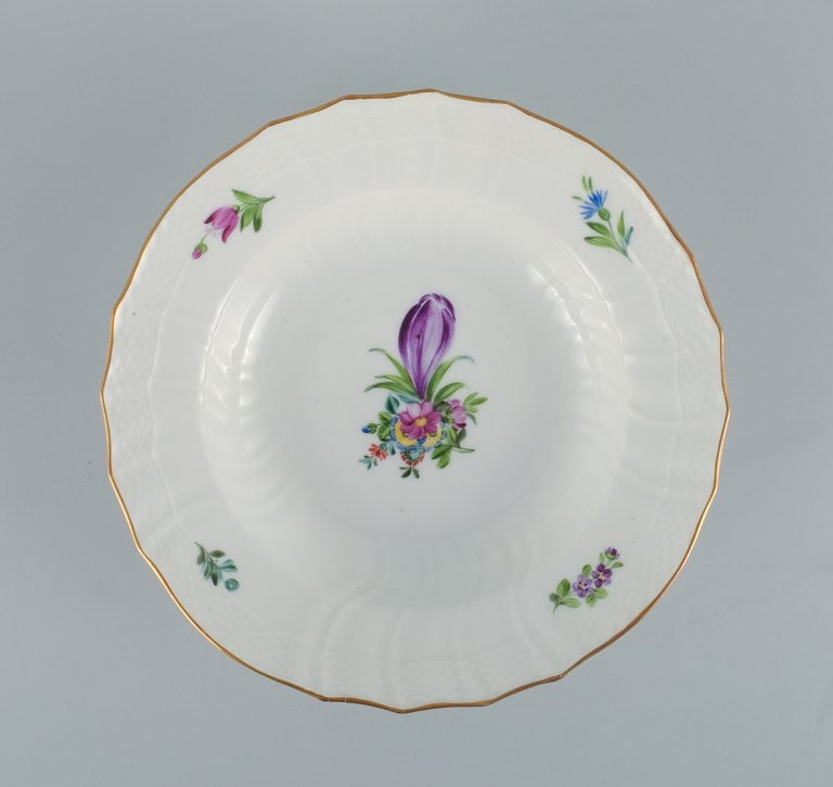 Royal Copenhagen Saxon Flower. Six deep plates in hand-painted porcelain with flowers and gold - 7