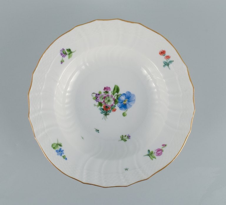 Royal Copenhagen Saxon Flower. Six deep plates in hand-painted porcelain with flowers and gold - 8