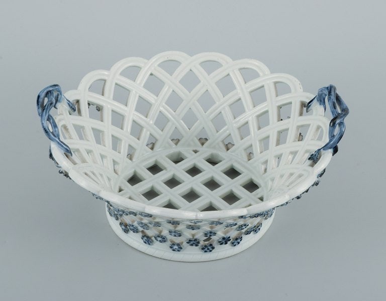 Meissen, Germany. Rare and early Meissen bowl with pierced rim, handle in the form of branches and - 4