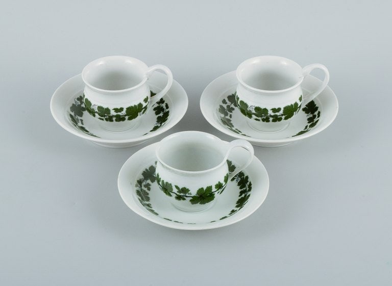 Meissen, Green Ivy Vine. 3 coffee cups with accompanying saucers.: Meissen, Green Ivy Vine. 3 coffee cups with accompanying saucers. Early 20th century. In great condition. First factory quality. One saucer in third factory quality. Cup measuring: D 7.0 (without