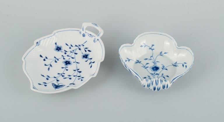 Bing og Grøndahl. Kipling and Butterfly. A clam-shaped bowl and a leaf-shaped dish. (1 of 7)