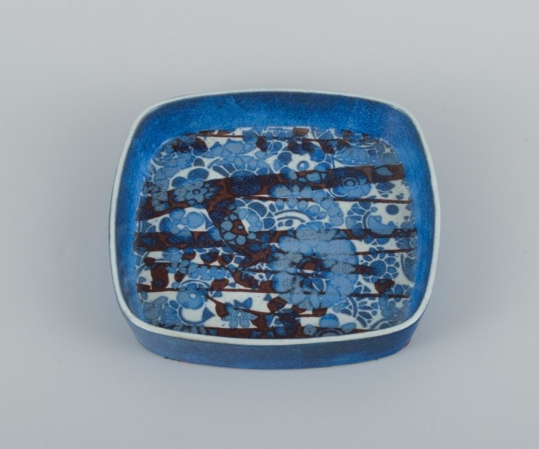 Johanne Gerber for Aluminia, Royal Copenhagen. Dish in shades of blue. - 2