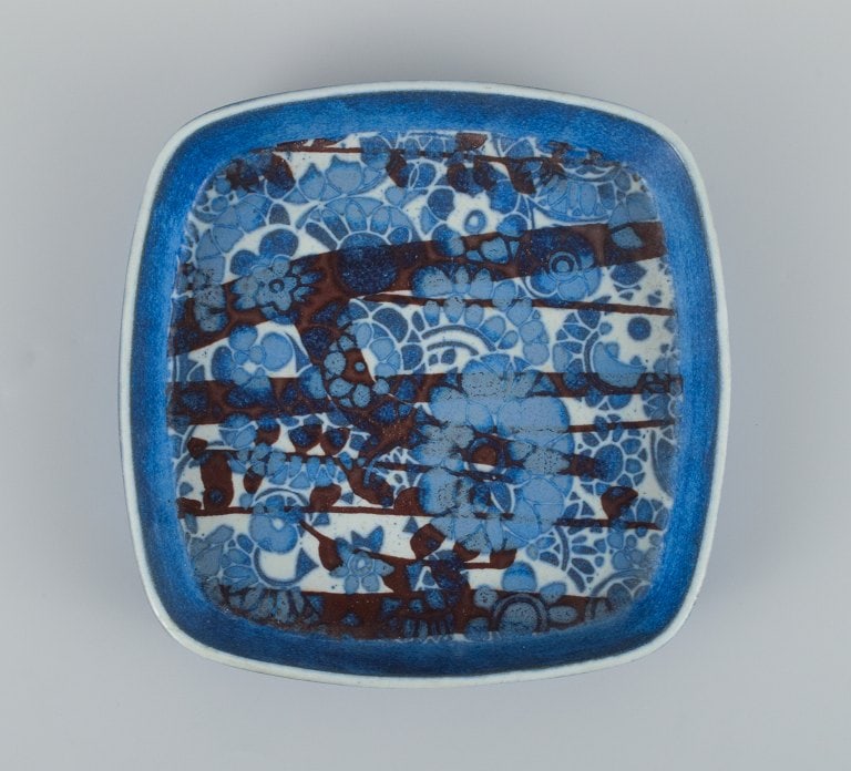 Johanne Gerber for Aluminia, Royal Copenhagen. Dish in shades of blue. - 3
