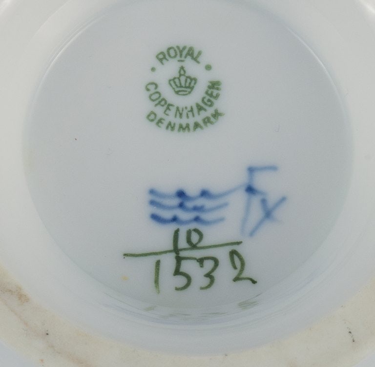Two Royal Copenhagen Blue Flower curved, a low stand and a dish. - 8
