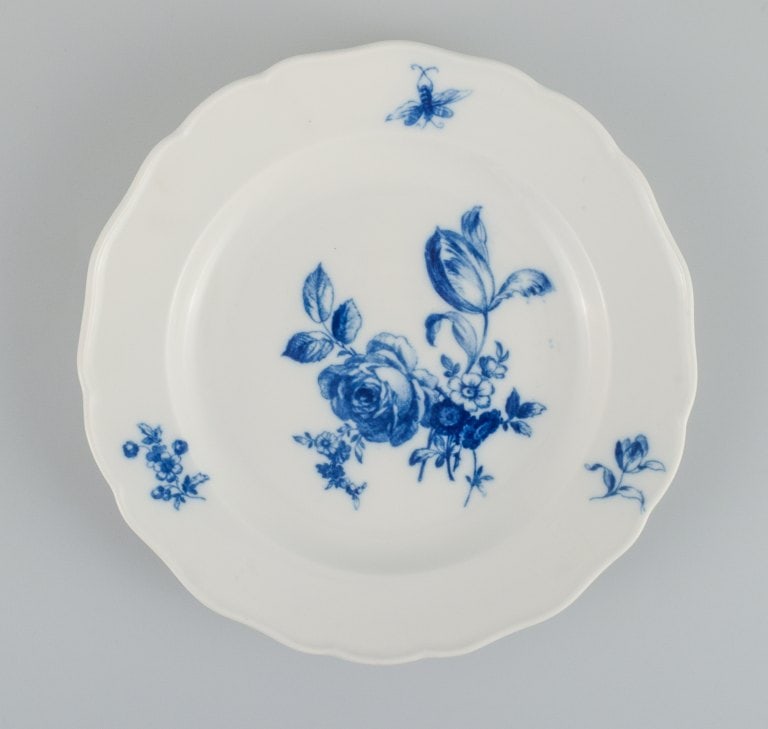 Four antique Meissen dinner plates. Hand painted with various blue flowers and butterflies. - 4