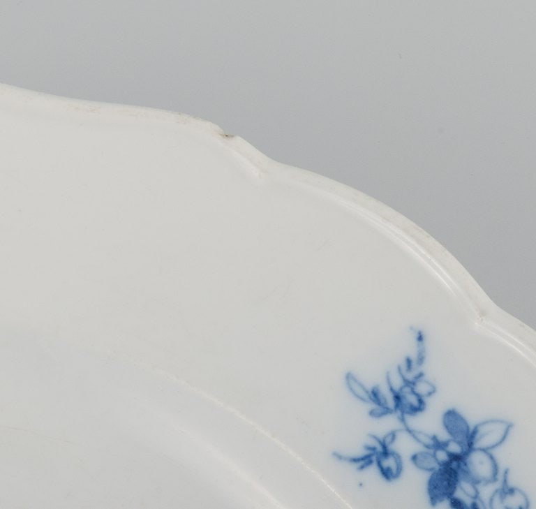 Four antique Meissen dinner plates. Hand painted with various blue flowers and butterflies. - 6