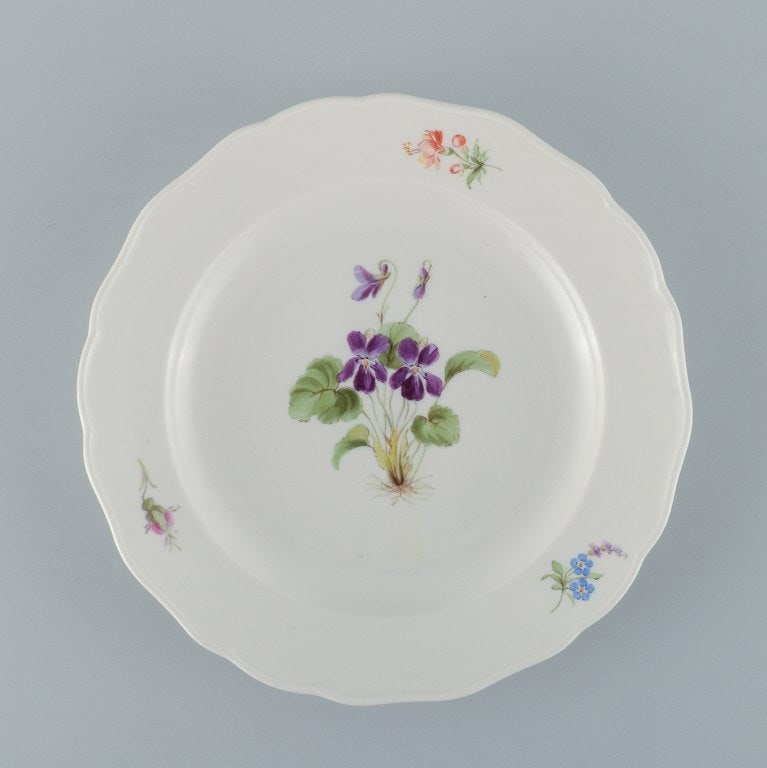 Ten antique Meissen dinner plates. Hand painted with various polychrome flowers. - 4