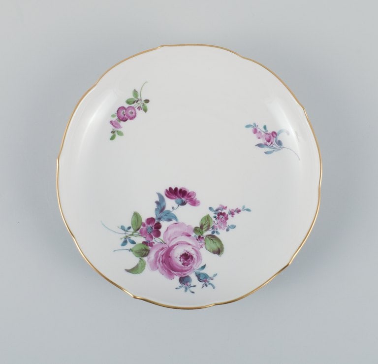Six antique Meissen plates, hand painted with polychrome flowers and gold edge. - 8