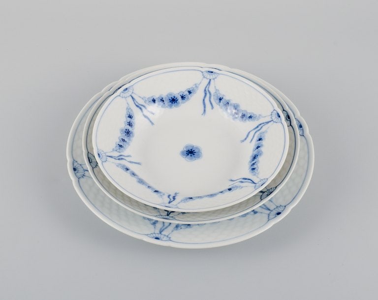 Bing & Grøndahl, Empire, three plates, two deep and a dinner plate. 1920s. (1 of 9)