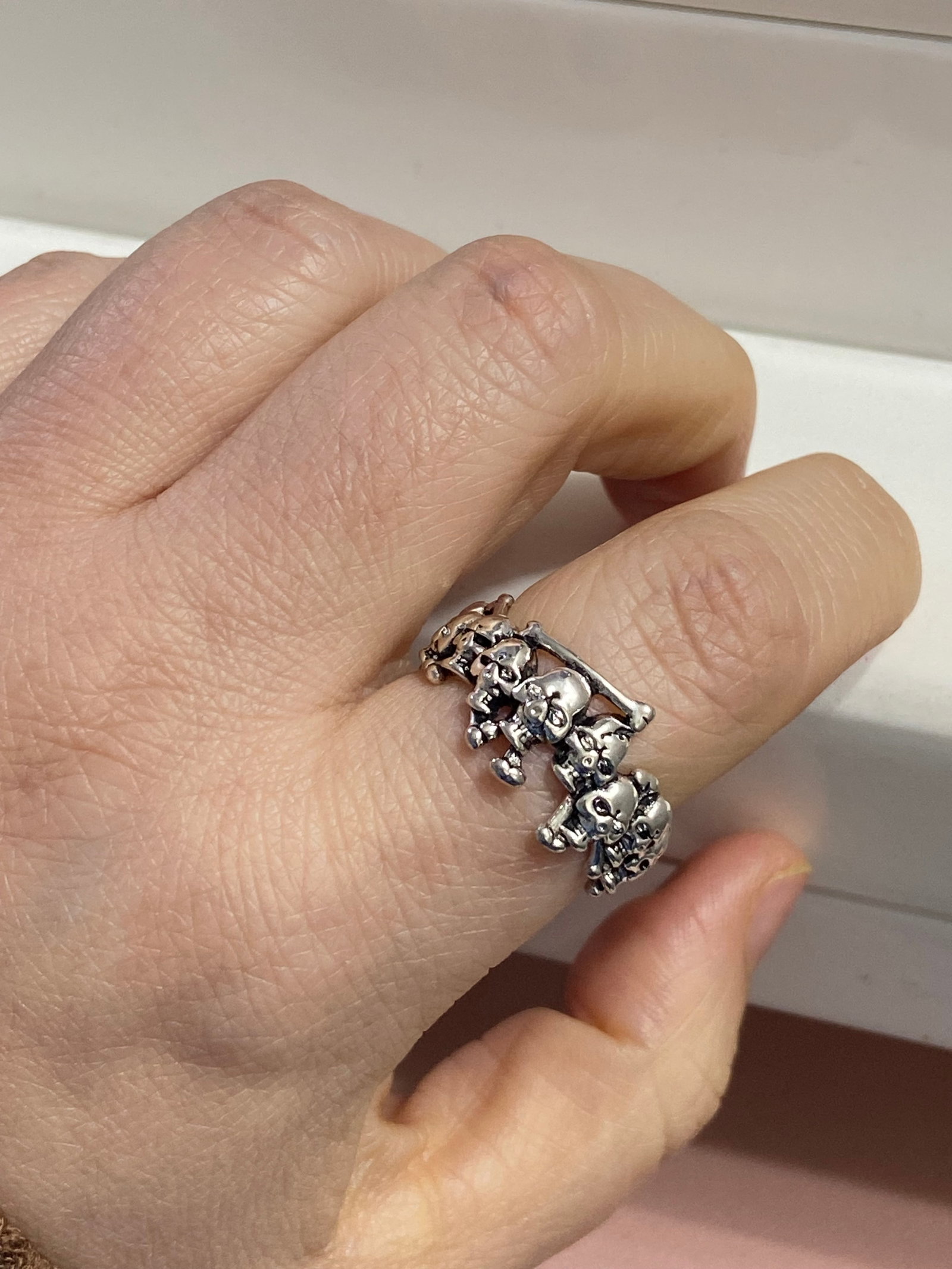 925 silver skulls Gothic ring: Title: 925 silver skulls Gothic ring Description:Make a bold statement with this 925 Sterling Silver Gothic Skull Ring. Expertly crafted from high-quality sterling silver, this unisex ring features a 