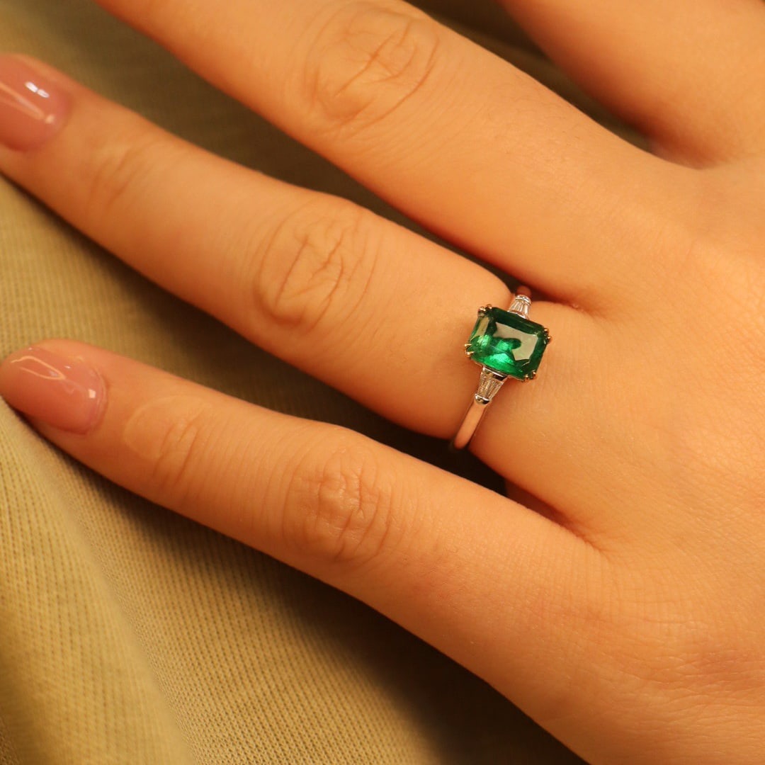 14K GOLD 1.40 CTW VIVID GREEN NATURAL EMERALD and DIAMOND RING - 5