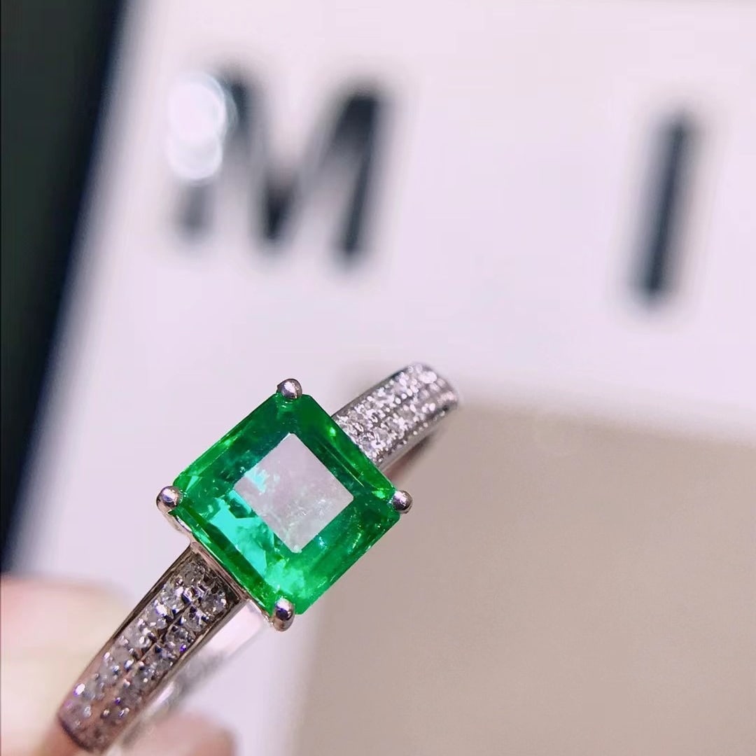 14K GOLD 1.06 CTW VIVID GREEN NATURAL EMERALD and DIAMOND RING - 2