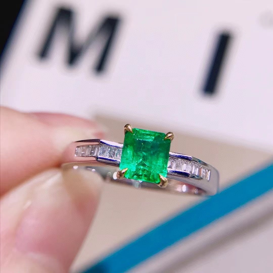 14K GOLD 0.8 CT VIVID GREEN NATURAL EMERALD and DIAMOND RING - 2