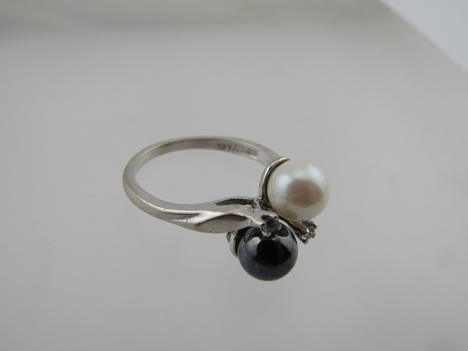 Vintage 14kt Black and White Pearl Ring, White Topaz, Sz. 6, 1950's-1960's, Signed - 5