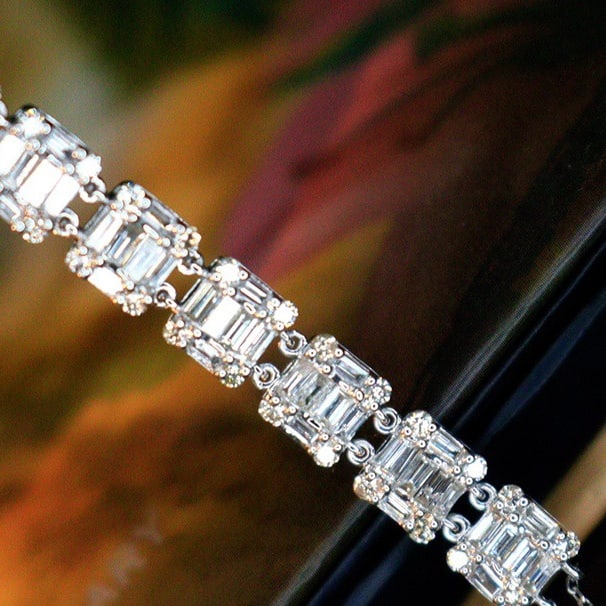 14K GOLD 1.5 CT NATURAL H DIAMOND BRACELET: Title:14K GOLD 1.5 CT NATURAL H DIAMOND BRACELET Description:Ref:230678239Gold Content:14K GoldMain Gemstone:DiamondShape:MultiplyCarat Weight:1.5ct Clarity Grade:VS2Color:HTreatment:NaturalCut Grade: