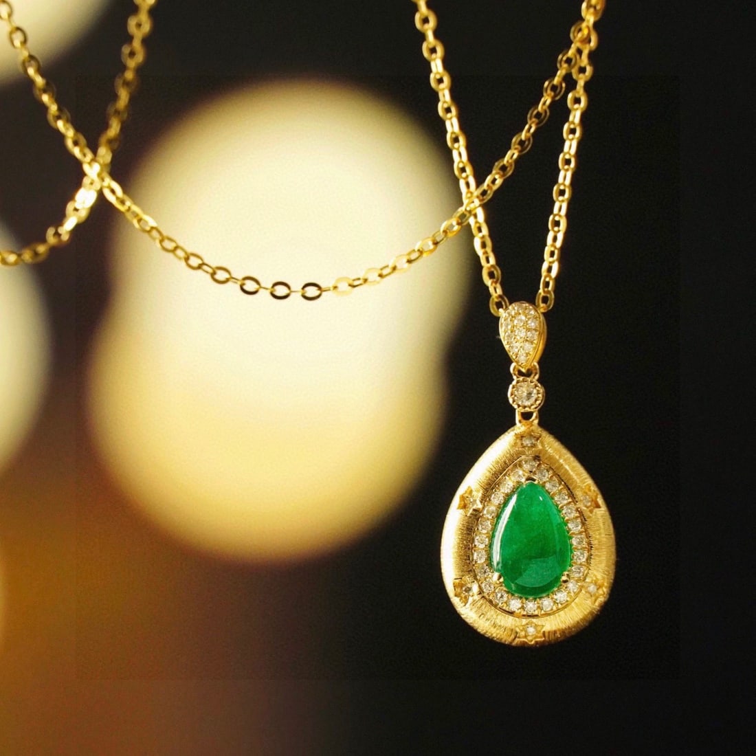 14K GOLD 0.76 CTW VIVID GREEN NATURAL EMERALD and DIAMOND PENDANT - 2