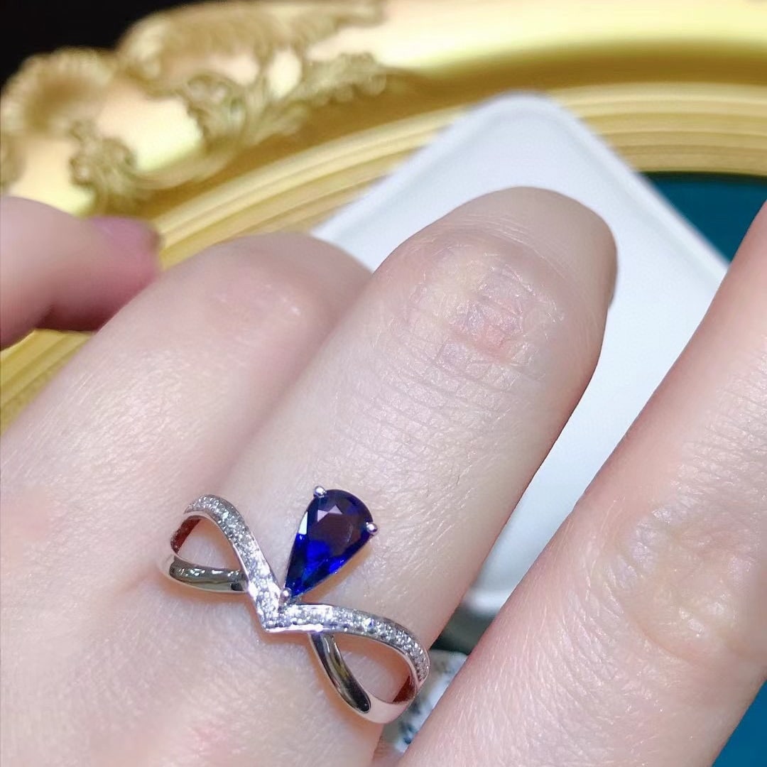 14K GOLD 0.77 CT VIVID BLUE NATURAL SAPPHIRE and DIAMOND RING - 2