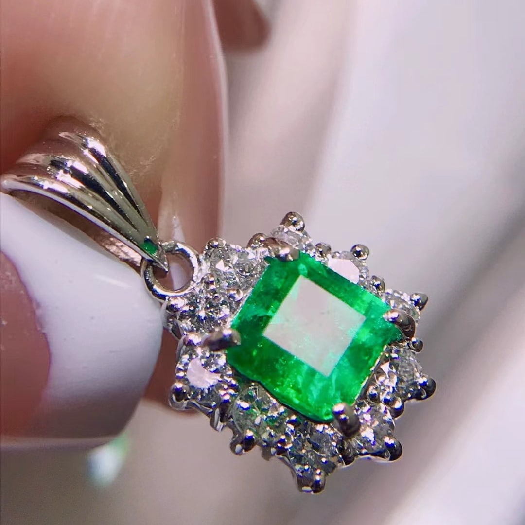 14K GOLD 0.63 CTW VIVID GREEN NATURAL EMERALD and DIAMOND PENDANT - 2
