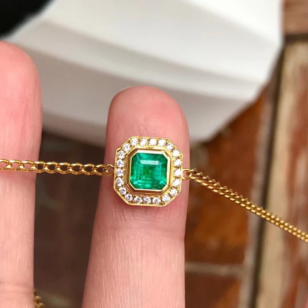 14K GOLD 0.96 CTW VIVID GREEN NATURAL EMERALD and DIAMOND BRACELET - 4