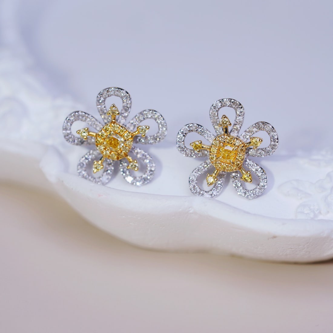 14K GOLD 0.60 CTW NATURAL YELLOW DIAMOND and DIAMOND EARRINGS: Title:14K GOLD 0.60 CTW NATURAL YELLOW DIAMOND and DIAMOND EARRINGS Description:Ref:230678306Gold Content:14K GoldMain Gemstone:Yellow DiamondNumber of stones:2Shape:CushionCarat Weight:0.14ct Color:Y