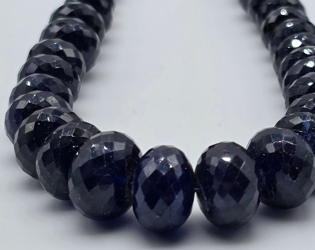 Faceted sapphire necklace, 6.5 to 15.5 mm, with 18kt (750) yellow gold clasp - 4