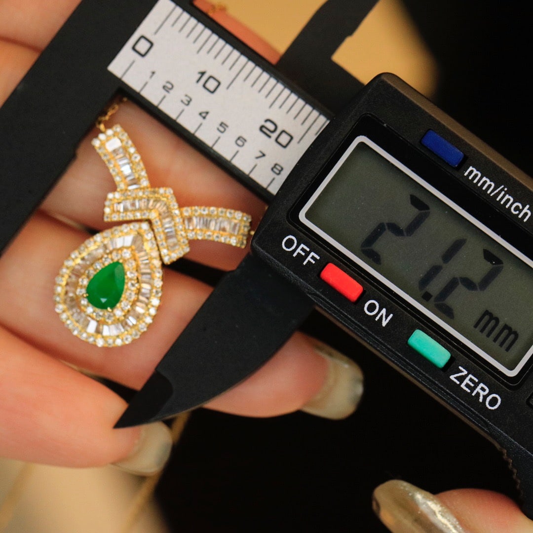 14K GOLD 1.17 CTW VIVID GREEN NATURAL EMERALD and DIAMOND NECKLACE - 3