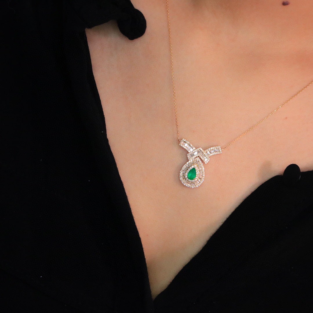 14K GOLD 1.17 CTW VIVID GREEN NATURAL EMERALD and DIAMOND NECKLACE - 5