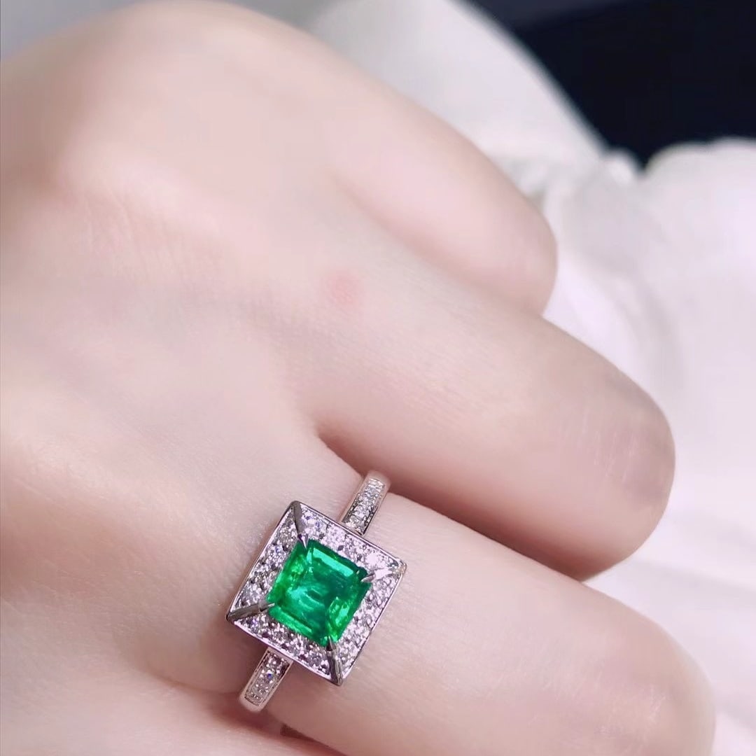 14K GOLD 1.04 CTW VIVID GREEN NATURAL EMERALD and DIAMOND RING - 3