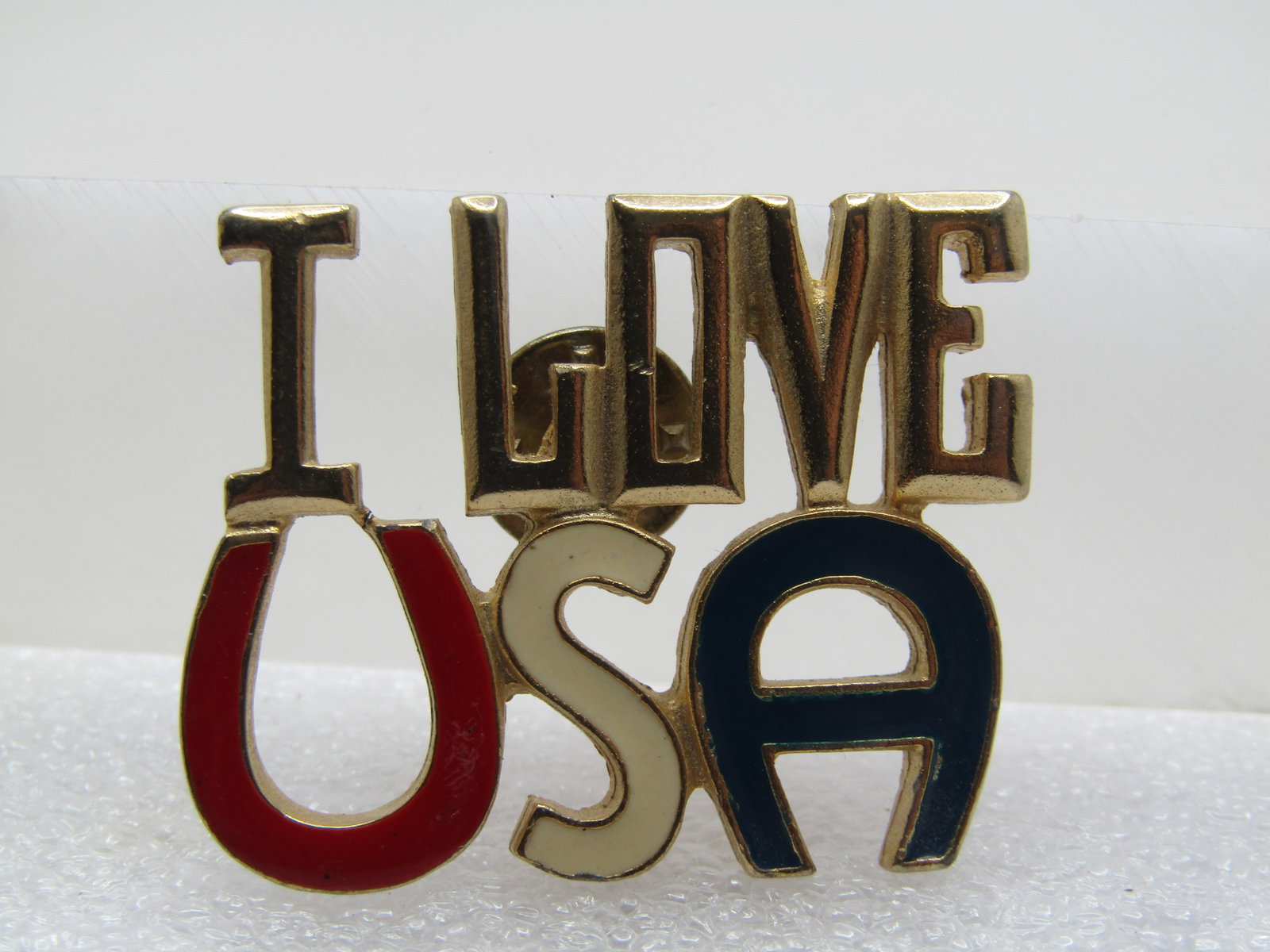 Vintage Enameled I LOVE USA Tack Pin, 1970's-1980's: Title: Vintage Enameled I LOVE USA Tack Pin, 1970's-1980's Description: Vintage Enameled I LOVE USA Tack Pin, 1970's-1980's. Gold tone with block I LOVE letters and slightly stylized enameled red, whi