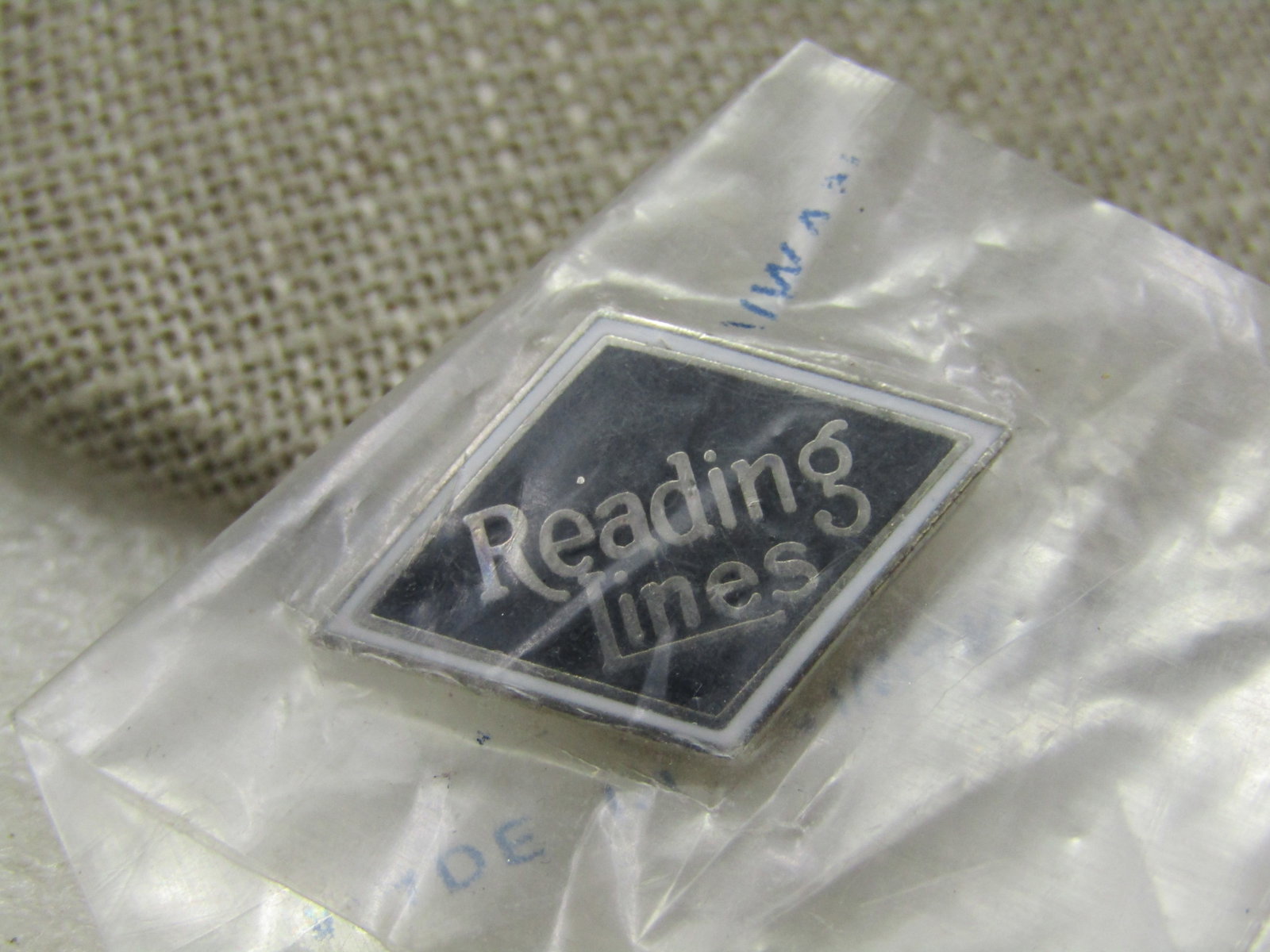 Enameled Reading Lines Railroad Tack Pin (1 of 5)