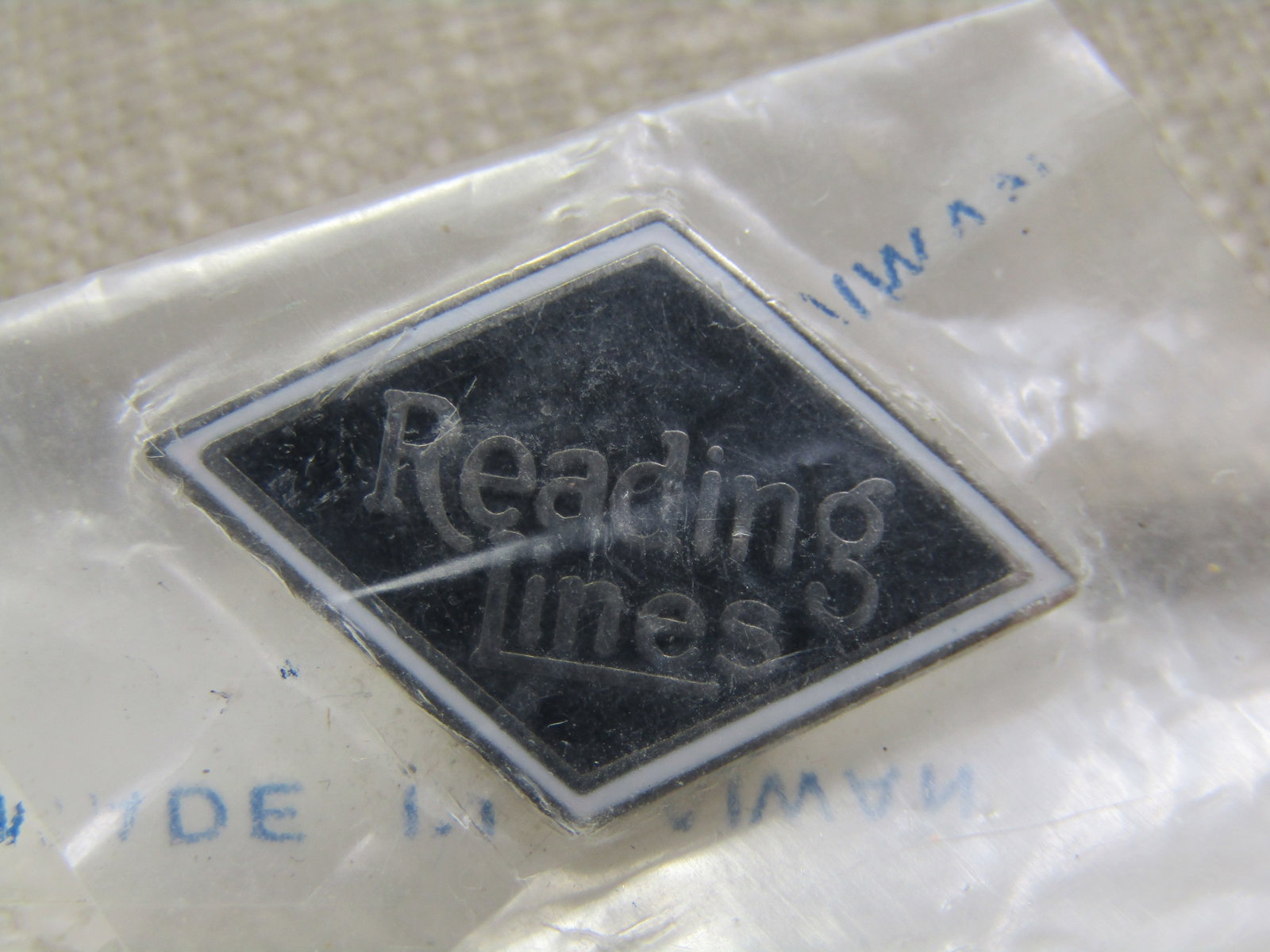 Enameled Reading Lines Railroad Tack Pin - 2