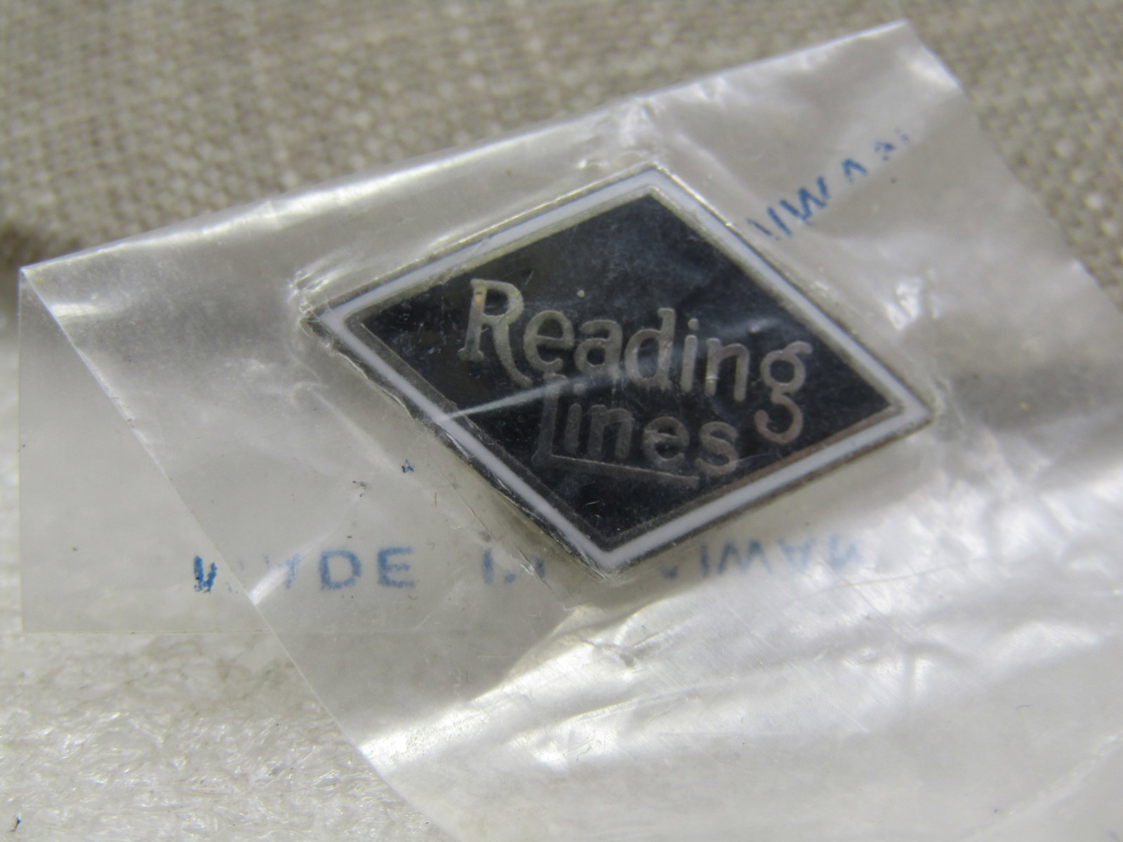 Enameled Reading Lines Railroad Tack Pin - 3